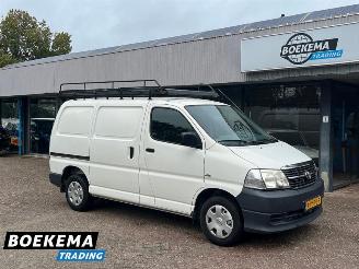 krockskadad bil bedrijf Toyota Hi-ace HiAce 2.5 D-4D Airco Trekhaak Imperial 2010/5