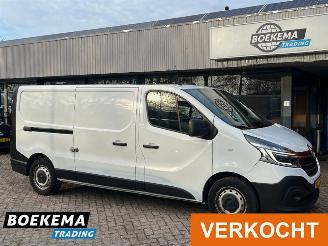 krockskadad bil bedrijf Renault Trafic 2.0 dCi 120PK L2 Navi Airco Cruise PDC 2021/9
