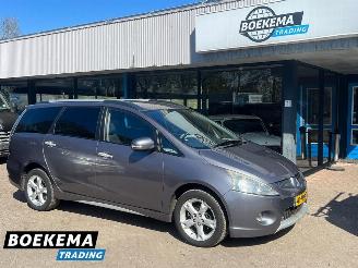 Vaurioauto  passenger cars Mitsubishi Grandis 2.4-16V InSport 7-Peroons Climate Cruise LPG 2011/1