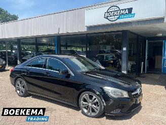 Vaurioauto  passenger cars Mercedes Cla-klasse 200 Prestige Automaat Navigatie Cruise Climate Stoelverwarming 2015/11