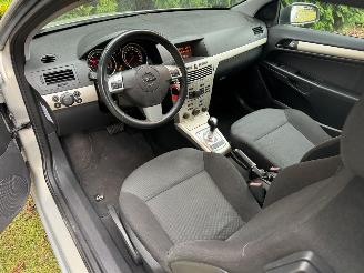 Opel Astra GTC picture 15