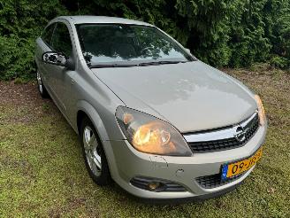 Opel Astra GTC picture 5