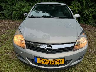 Opel Astra GTC picture 6