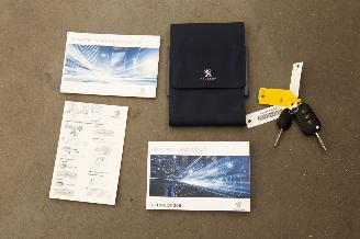 Peugeot 308 SW 1.2 Pano 96KW PureTech Blue Lease picture 21