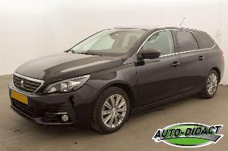 krockskadad bil auto Peugeot 308 SW 1.2 Pano 96KW PureTech Blue Lease 2017/12