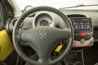 Peugeot 107 1.0-12V XS picture 10