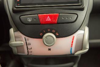 Peugeot 107 1.0-12V XS picture 11
