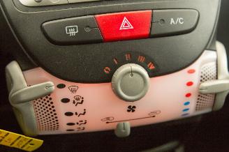 Peugeot 107  picture 9