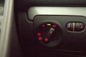 Volkswagen Golf 1.6 TDI Navi picture 16