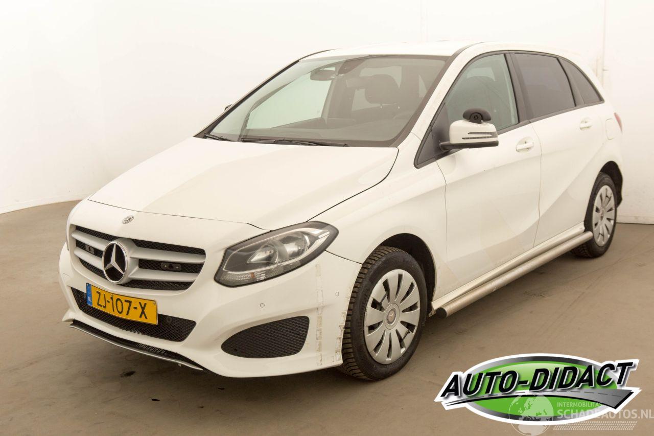 Mercedes B-klasse 220D motor kapot Ambition