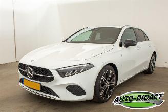 Damaged car Mercedes A-klasse A180 Motor loopt Luxury Line Automaat Koppakking defect 2023/7