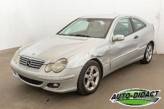 uszkodzony samochody osobowe Mercedes C-klasse C220 Clima Leder 2005/4