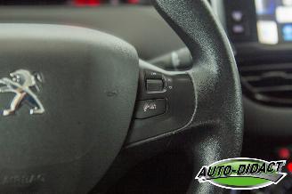 Peugeot 208 1.2 Airco picture 13