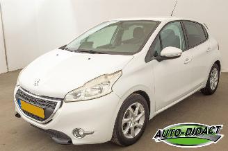 Auto incidentate Peugeot 208 1.2 e-VTi Automaat Blue Lease 2013/11