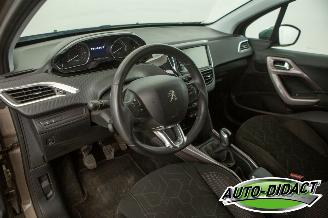 Peugeot 2008 1.2 88.215 km Clima Navi Access picture 23