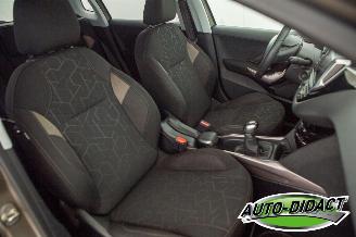 Peugeot 2008 1.2 88.215 km Clima Navi Access picture 17