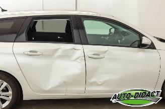 Peugeot 308 1.2 PureTech Clima Navi Pano Camera Blue Lease Executive picture 33