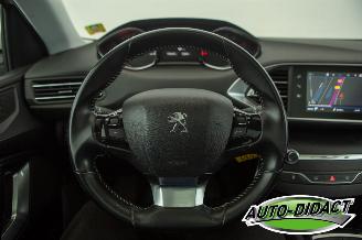 Peugeot 308 1.2 PureTech Clima Navi Pano Camera Blue Lease Executive picture 5