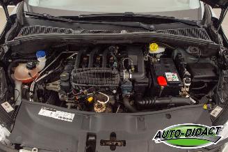 Peugeot 2008 1.2 Allure Clima picture 30