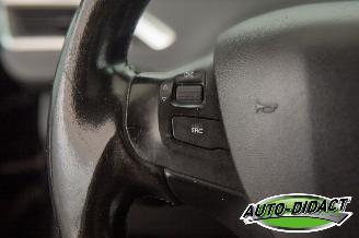 Peugeot 2008 1.2 Allure Clima picture 12