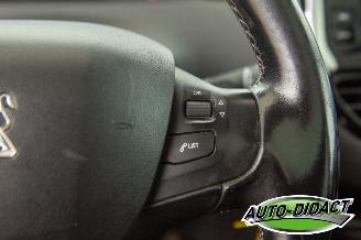 Peugeot 2008 1.2 Allure Clima picture 13