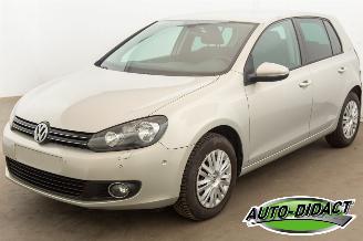 krockskadad bil auto Volkswagen Golf 1.2 TSI Clima 2010/10