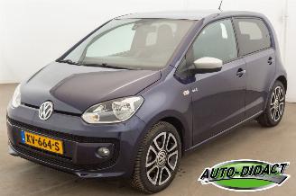 krockskadad bil auto Volkswagen Up! 1.0 high up! 71.052 km Navi Airco BlueMotion 2015/11