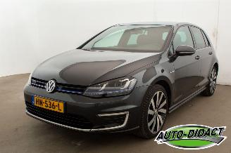 Unfallwagen Volkswagen Golf 1.4 TSI GTE Automaat Clima Navi 2015/12