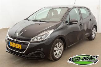 Schadeauto Peugeot 208 1.2 Automaat Airco Navi PureTech Active 2018/1
