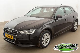 krockskadad bil auto Audi A3 1.2 TFSI Airco Navi Attraction 2016/4