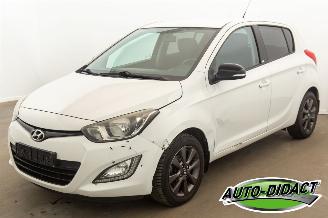 krockskadad bil auto Hyundai I-20 1.3 Airco 2015/4