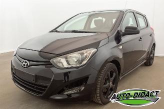 krockskadad bil auto Hyundai I-20 1.2 Airco Leder 2015/3