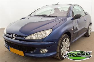 damaged passenger cars Peugeot 206 CC 2.0-16V Clima Leder 2004/6
