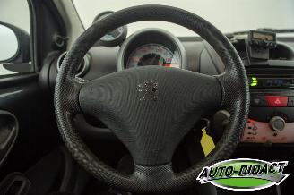 Peugeot 107 1.0-12V Airco Millesim 200 picture 5