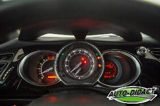 Citroën DS3 1.6 e-HDi Clima Navi So Chic picture 6