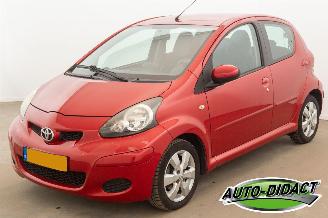 krockskadad bil auto Toyota Aygo 1.0-12V Automaat Airco Aspiration Red Navigator 2011/2