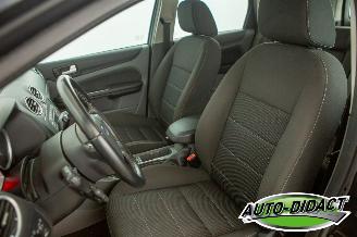 Ford Focus 1.6 Titanium picture 23