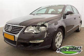 Unfallwagen Volkswagen Passat 2.0 FSI Automaat Clima Comfortline 2006/10