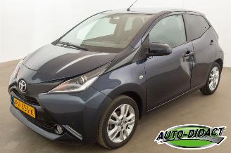 škoda osobní automobily Toyota Aygo 1.0 X-Joy Navi Camera Clima VVT-i 2017/9