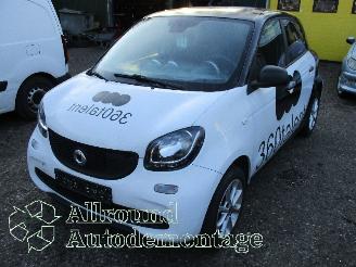 demontáž osobní automobily Smart Forfour Forfour (453) Hatchback 5-drs 1.0 12V (M281.920) [52kW]  (07-2014/...)= 2015