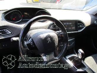 Peugeot 308 308 SW (L4/L9/LC/LJ/LR) Combi 5-drs 1.2 12V e-THP PureTech 110 (EB2DT(=
HNZ)) [81kW]  (03-2014/12-2021) picture 10