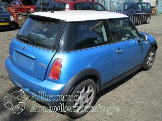 Mini Mini Mini Cooper S (R53) Hatchback 1.6 16V (W11-B16A) [120kW]  (03-2002/09-=
2006) picture 3