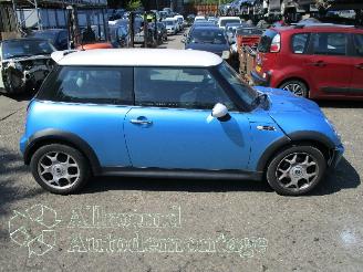 Mini Mini Mini Cooper S (R53) Hatchback 1.6 16V (W11-B16A) [120kW]  (03-2002/09-=
2006) picture 7