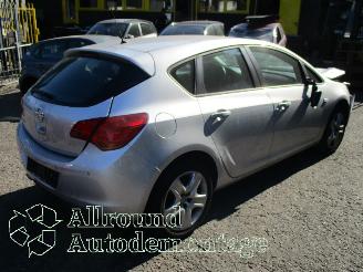 Opel Astra Astra J (PC6/PD6/PE6/PF6) Hatchback 5-drs 1.4 Turbo 16V (A14NET(Euro 5=
)) [88kW]  (10-2010/10-2015) picture 3