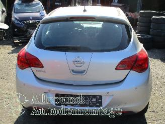 Opel Astra Astra J (PC6/PD6/PE6/PF6) Hatchback 5-drs 1.4 Turbo 16V (A14NET(Euro 5=
)) [88kW]  (10-2010/10-2015) picture 6