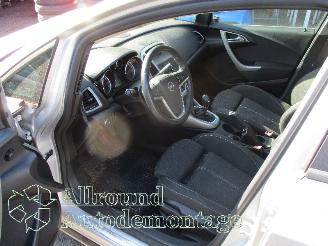 Opel Astra Astra J (PC6/PD6/PE6/PF6) Hatchback 5-drs 1.4 Turbo 16V (A14NET(Euro 5=
)) [88kW]  (10-2010/10-2015) picture 12