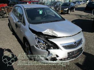 Opel Astra Astra J (PC6/PD6/PE6/PF6) Hatchback 5-drs 1.4 Turbo 16V (A14NET(Euro 5=
)) [88kW]  (10-2010/10-2015) picture 2