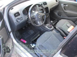 Volkswagen Polo Polo V (6R) Hatchback 1.2 12V BlueMotion Technology (CGPA(Euro 5)) [51=
kW]  (06-2009/05-2014) picture 9