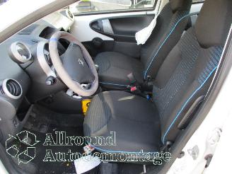 Peugeot 107 107 Hatchback 1.0 12V (384F(1KR)) [50kW]  (06-2005/05-2014) picture 10