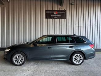 Skoda Octavia 2.0 TDI DSG Combi Style Head-Up picture 3